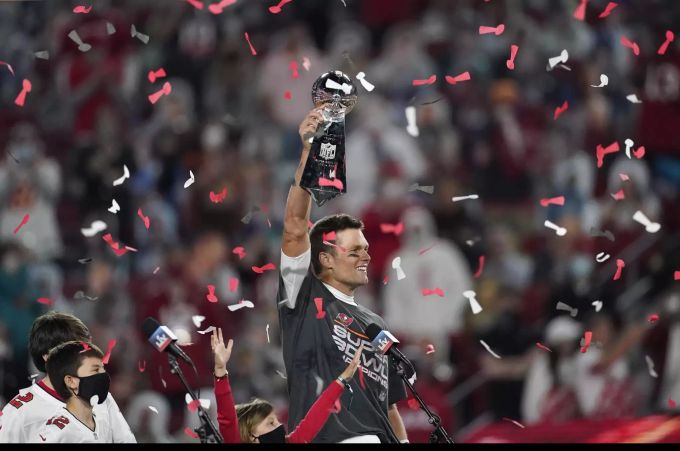 Im Februar holt Tom Brady seinen siebten Super-Bowl-Sieg. Tom Brady