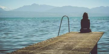 Frau am See