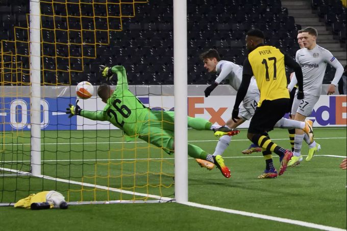 Patrick Schick trifft für Bayer Leverkusen zum 2:3-Anschlusstreffer. Europa League