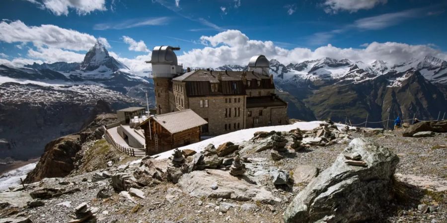 Mehr als 20 Viertausender im Blick: Seit 1907 steht das berühmte Kulmhotel auf dem Gornergrat. In den späten 60er Jahren kamen dann die zwei astronomischen Observatorien hinzu.