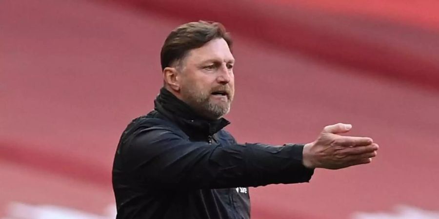 «Ich sehe nicht viele Szenarien, in denen ich diesen Dreijahresvertrag, den ich hier noch habe, für irgendetwas anderes her gebe», sagt Ralph Hasenhüttl. Foto: Neil Hall/PA Wire/dpa