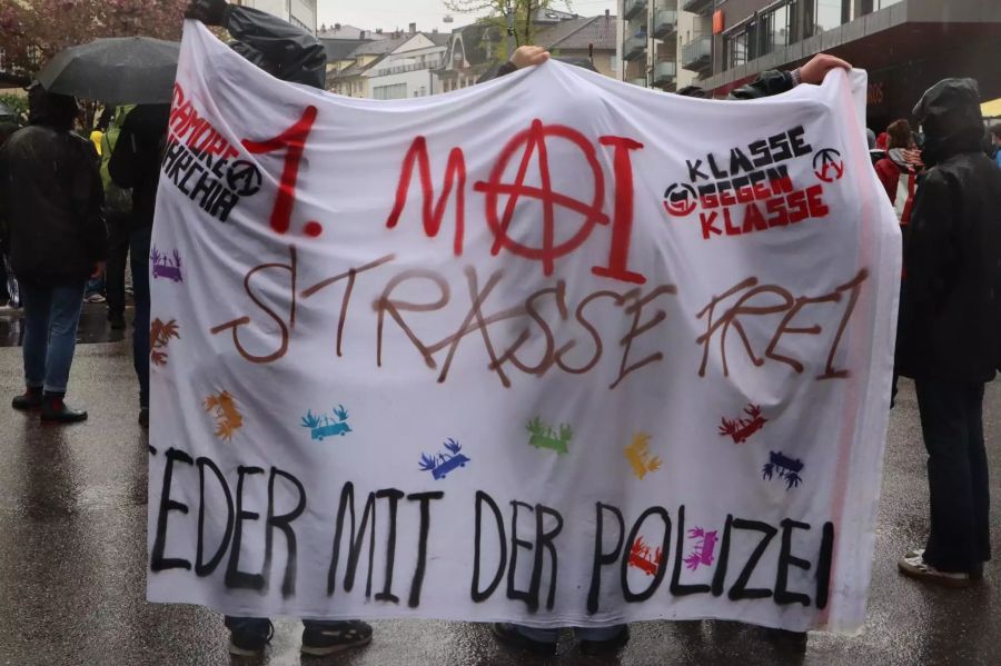 Ein Banner der Demonstranten aus dem «Schwarzen Block».