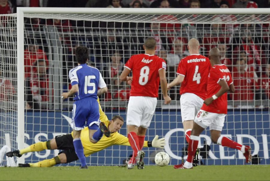 In der A-Nati kommt Wölfli elfmal zum Einsatz. Hier hält er am 14. Oktober 2009 den Kasten gegen Israel rein. Die Schweiz qualifizierte sich mit dem 0:0 für die WM in Südafrika.