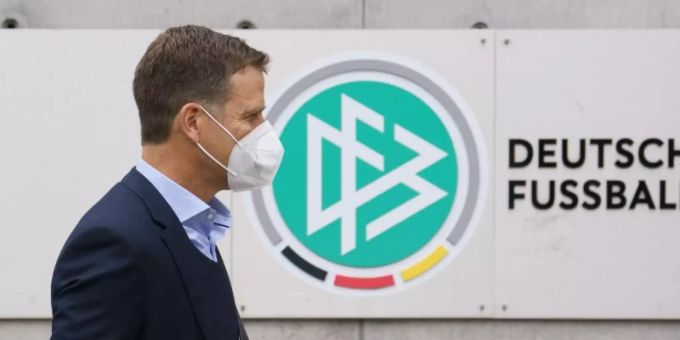 Stach im Kampf um Hansi Flick auch Real Madrid aus: Nationalmannschafts-Direktor Oliver Bierhoff. DFB hansi flick