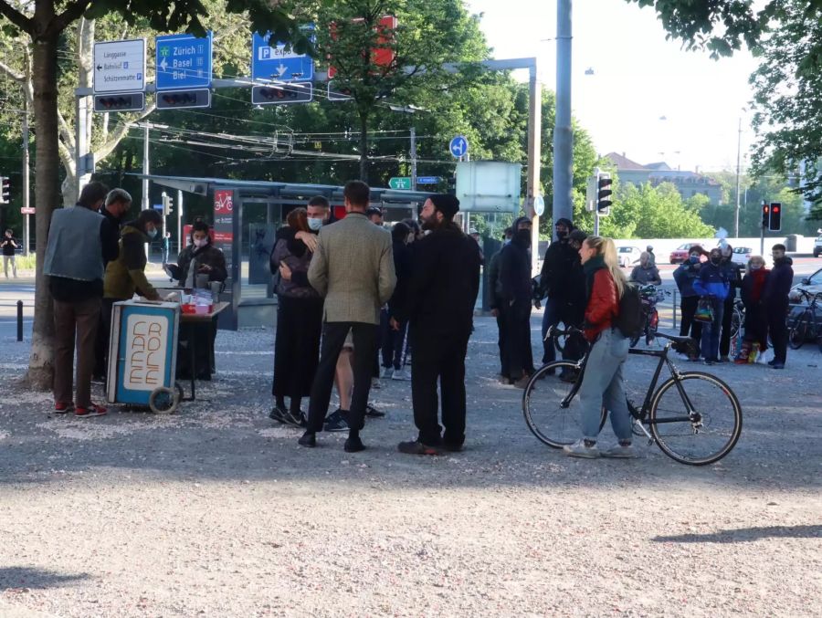 Beim Bollwerk wird erstmal Kaffee getrunken.