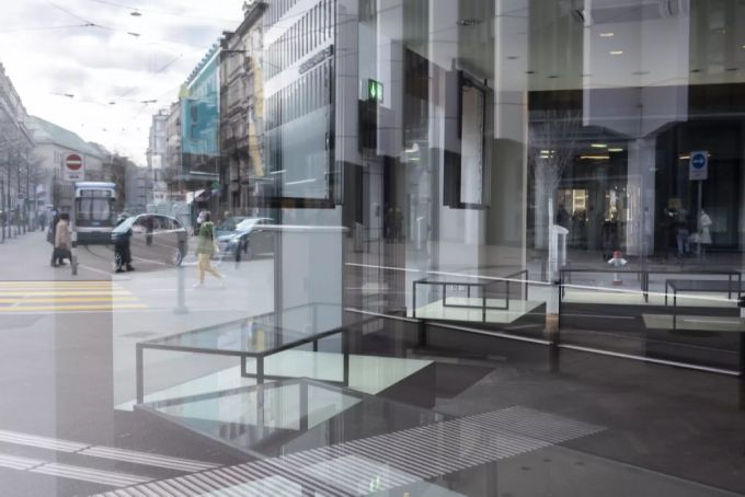 Ein leeres Schaufenster an der Zürcher Bahnhofstrasse. Läden mit Gütern des nicht-täglichen Bedarfs sind seit Mitte Januar geschlossen. Geschäfte Coronavirus Bundesrat