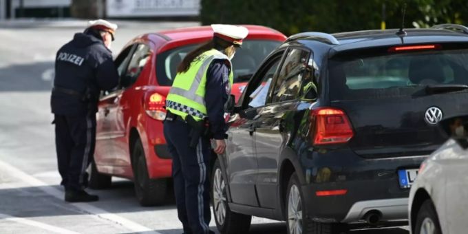 Kontrollen an der deutsch-österreichischen Grenze Kontrollen an der deutsch-österreichischen Grenze