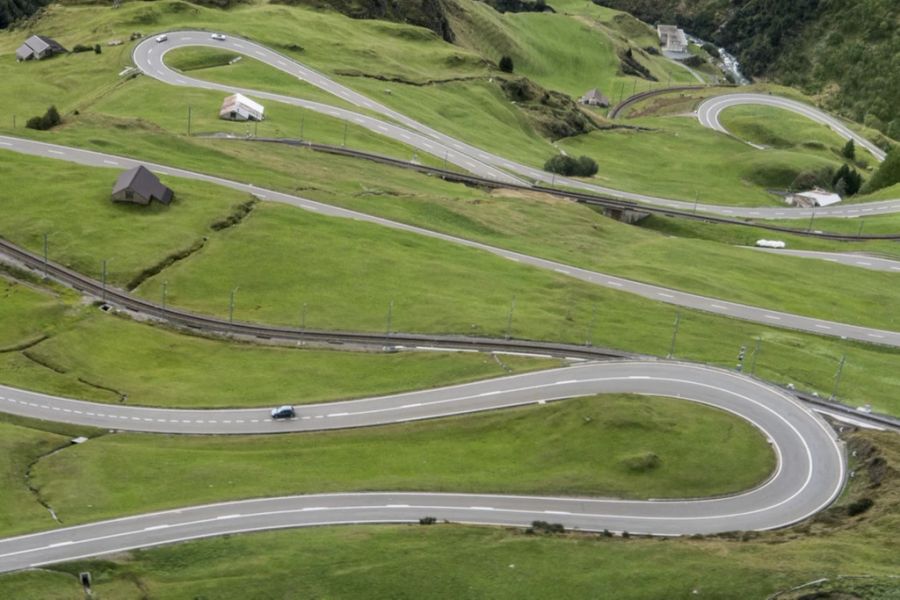 Eine kurvige Bergstrasse (Symbolbild).