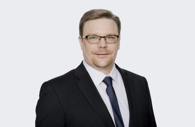 Stephan Iten (SVP) meint: «Es geht schlicht um den Abbau von Autoparkplätzen.» Stephan Iten
