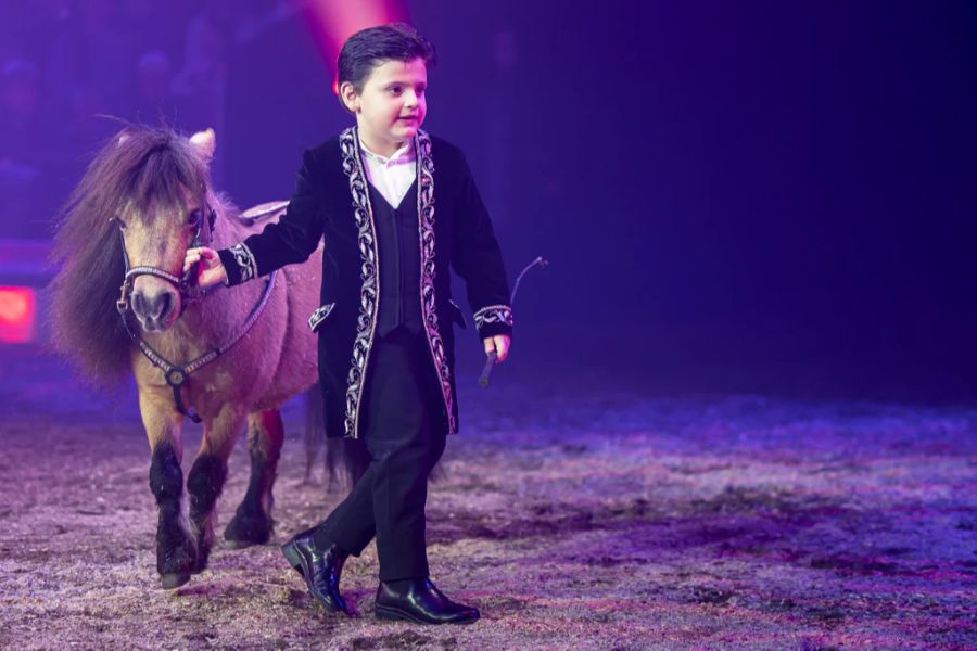 Maycol Junior (5), der Sohn von Géraldine Knie, tritt bereits im Circus auf.