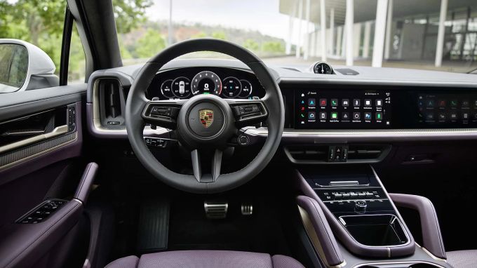 Die neueste PCM-Ausbaustufe sorgt unter anderem für eine Tiefenintegration von Apple CarPlay Porsche Cayenne S E-Hybrid