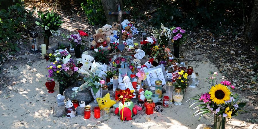 Der Sechsjährige ist an dieser Stelle in Pragsdorf mit schwersten Stichverletzungen gefunden worden.