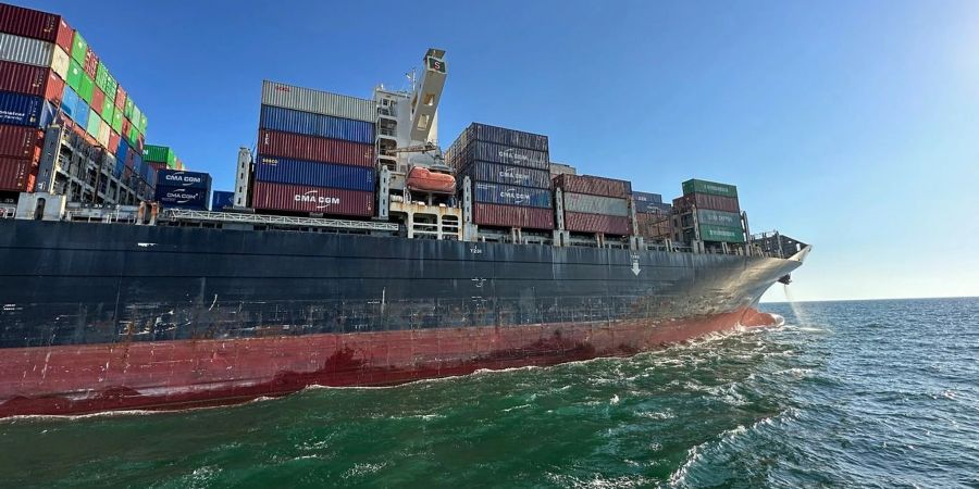 Das unter der Fahne Hongkongs fahrende Containerschiff «Joseph Schulte» verlässt den Hafen von Odessa.