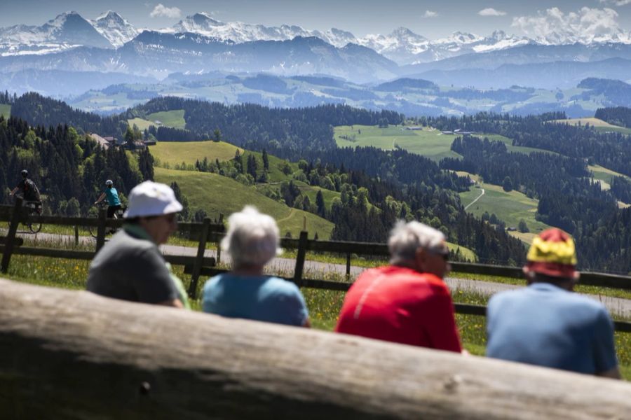 Demografischer Wandel und Überalterung schaffen ebenso neue Herausforderungen. (Symbolbild)