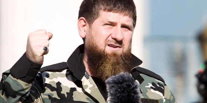 Ramsan Kadyrow ist Machthaber der russischen Provinz Tschetschenien. Er hat eigene Kämpfer in die Ukraine geschickt. Ramsan Kadyrow ist Machthaber der russischen Provinz Tschetschenien. Er hat eigene Kämpfer in die Ukraine geschickt.