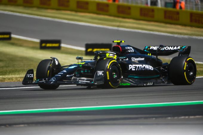 Lewis Hamilton am Steuer des Mercedes W14. Lewis Hamilton Mercedes F1