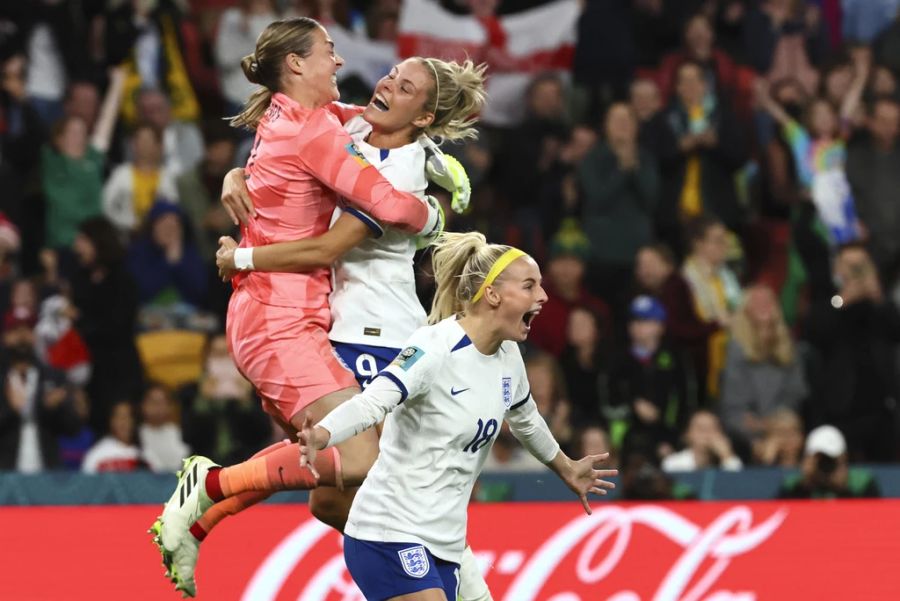 England Nationalspielerinnen jubeln nach dem Einzug ins Halbfinale der WM.