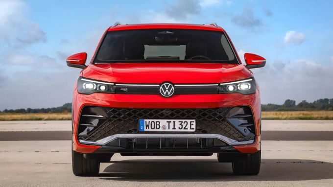 Hinter dem modernen Gesicht verbirgt sich noch modernere Technik: So viele Assistenzsysteme gab es nie zuvor in einem VW Tiguan 2024 VW Tiguan eHybrid