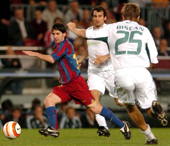 Lionel Messi gab sein Debüt für Barcelona im Jahr 2004 – auf Xavi Simons setzten die Katalanen nicht. Lionel Messi