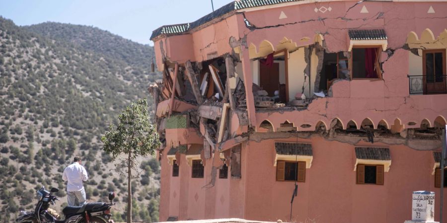 Ein beschädigtes Hotel im Dorf Moulay Brahim ausserhalb von Marrakesch.