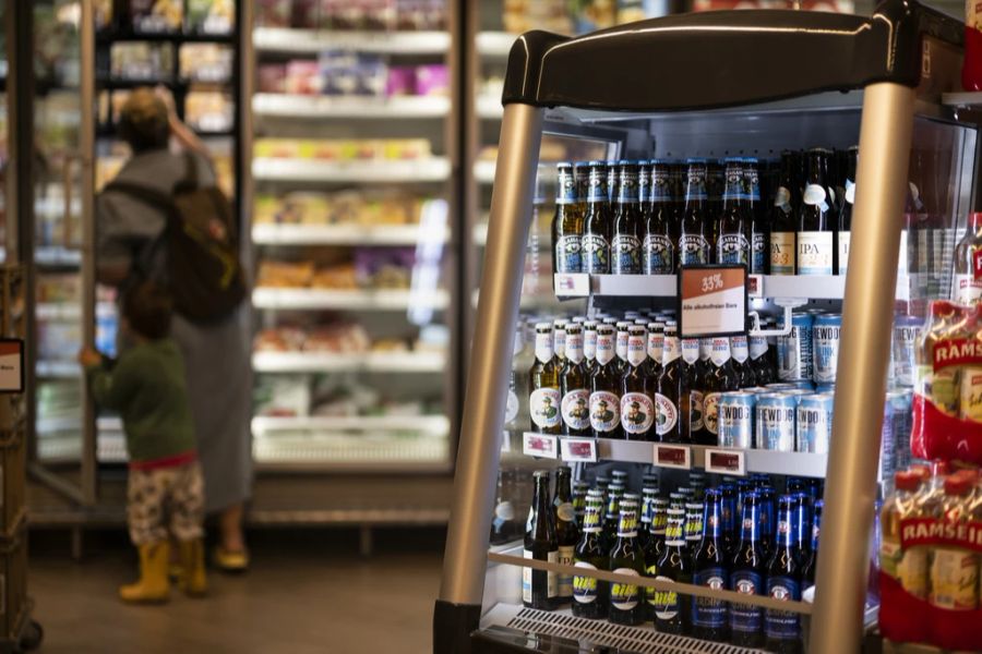 Alkoholfreies Bier wird in der Schweiz immer beliebter.