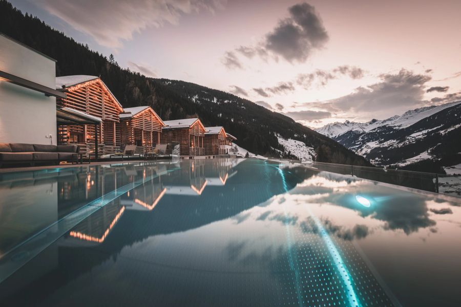 Infinity Pool des Bergwiesenglück Hotels