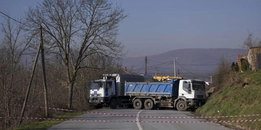 Strassensperre am 26. Dezember nahe der Stadt Zvecan im Nordkosovo