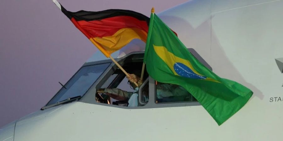 Flaggen von Deutschland und Brasilien (bei WM 2014)