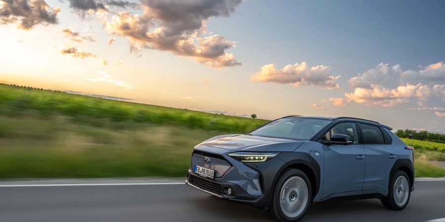 Ssss...Solterra: Das neue E-Auto von Subaru surrt mit Allradantrieb auf die Strassen und Wege.