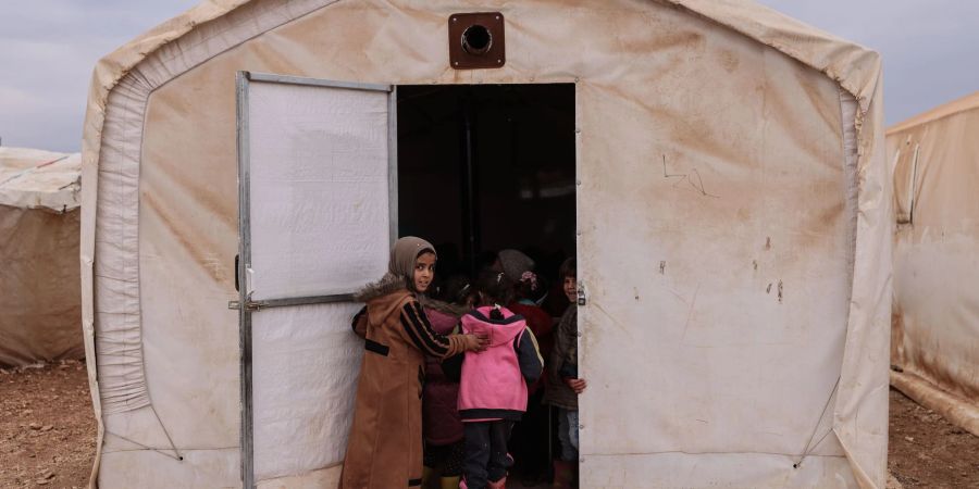 Syrische Kinder in einem Flüchtlingslager nahe der Grenze zur Türkei.