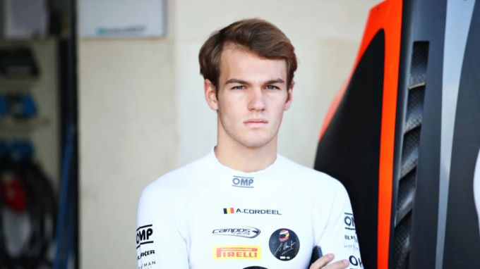 Formel-2-Pilot Amaury Cordeel filmte sich mit deutlich zu hoher Geschwindigkeit am Steuer. Amaury Cordeel Formel 2
