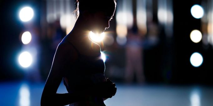 Zwischen Glanz und Qual: Die Ballettszene. Zwischen Glanz und Qual: Die Ballettszene.