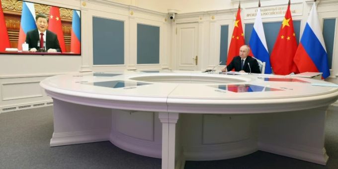 Putin im Gespräch mit Xi Putin im Gespräch mit Xi