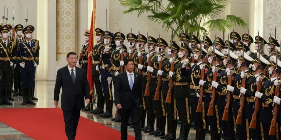 Xi Jinping (l.) und Ferdinand Marcos in Peking