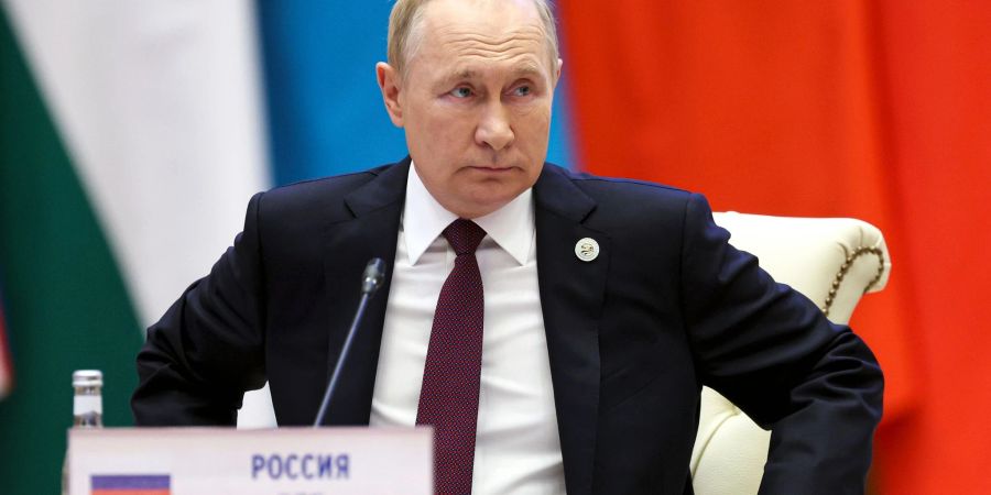 Kritisiert den Westen, dass die Ukraine mit Waffen und militärisch wichtigen Informationen versorgt wird: Wladimir Putin.