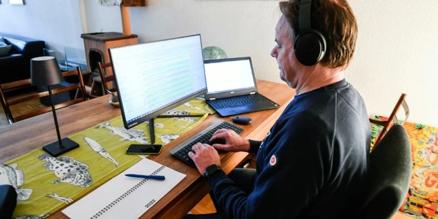 Mann im Homeoffice