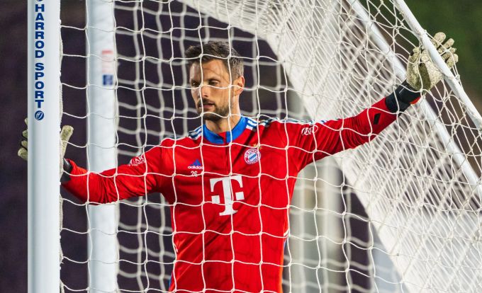 Bayerns Torhüter Sven Ulreich während einer Übungseinheit im Aspira-Sportpark in Doha. Sven Ulreich Bayern München