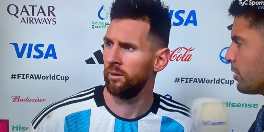 Messi ist aufgebracht, pöbelt in Richtung des holländischen Doppeltorschützen Wout Weghorst.