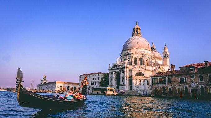 Schriftstellerin Donna Leon beschreibt Venedig im Detail. Venedig