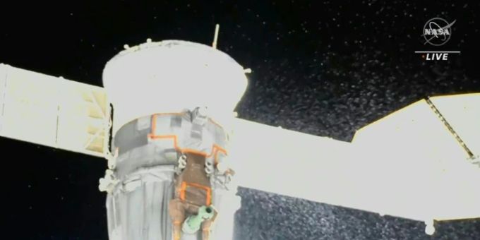 An der ISS - Rettungsaktion wegen Lecks an Rakete