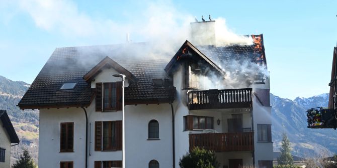 Sevelen: Brand auf Balkon greift auf Dach über