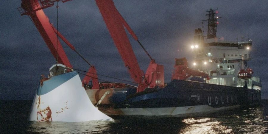 Bergung der defekten Bugklappe der Estonia im Herbst 1994