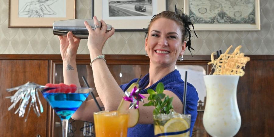 Katie Gollbach, gebürtige Amerikanerin aus Chicago, ist mit ihrem mobilen Cocktail-Service «Chicago Underground» unterwegs.