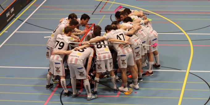 Der UHC Pfannenstiel muss sich in einem hitzigen und strafenreichen Spiel gegen Iron Marmots Davos-Klosters geschlagen geben. UHC Pfannenstiel beim Spiel gegen Iron Marmots Davos-Klosters