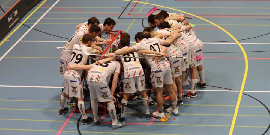 UHC Pfannenstiel beim Spiel gegen Iron Marmots Davos-Klosters