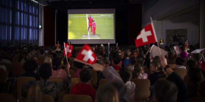 Das Public Viewing von der Schweiz gegen Kamerun public viewing