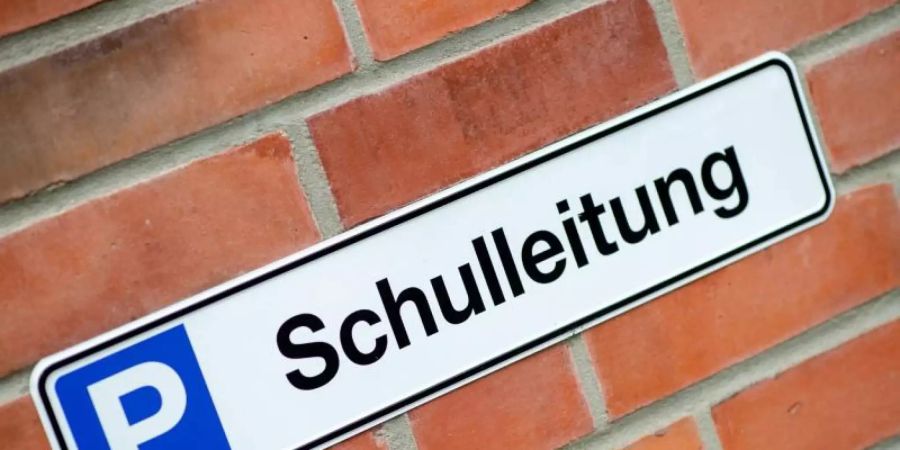 Immer mehr Schulleiterinnen und Schulleiter würden von dem Beruf abraten. Foto: Hauke-Christian Dittrich/dpa/Archivbild