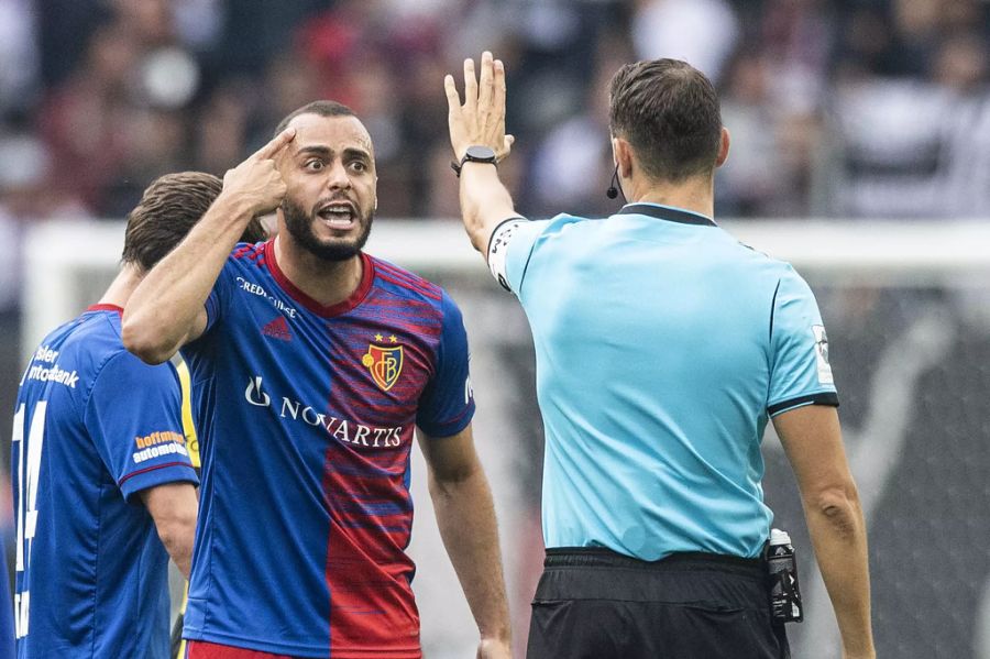 Fans des FC Basel äussern im Netz ihren Unmut ob der Spielverschiebung.