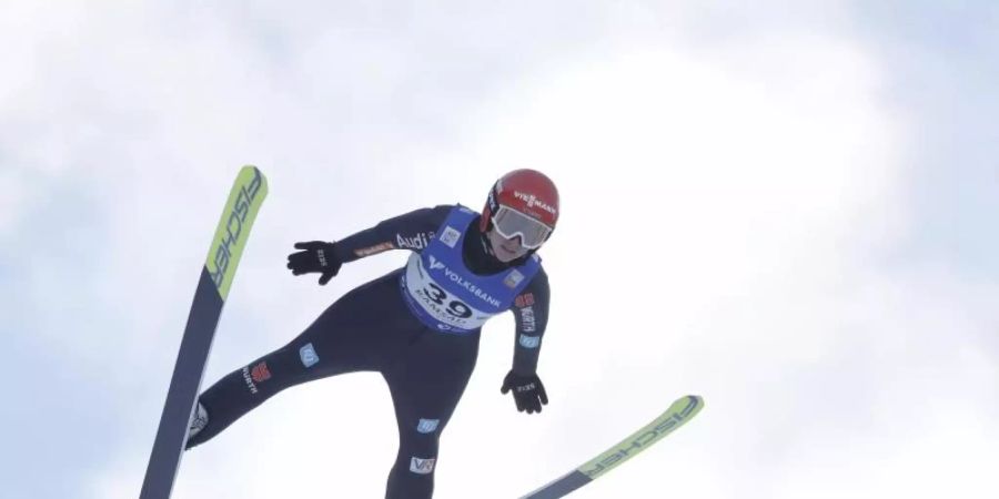 Sprang am Silvestertag auf den fünften Rang: Katharina Althaus. Foto: Lisa Leutner/AP/dpa