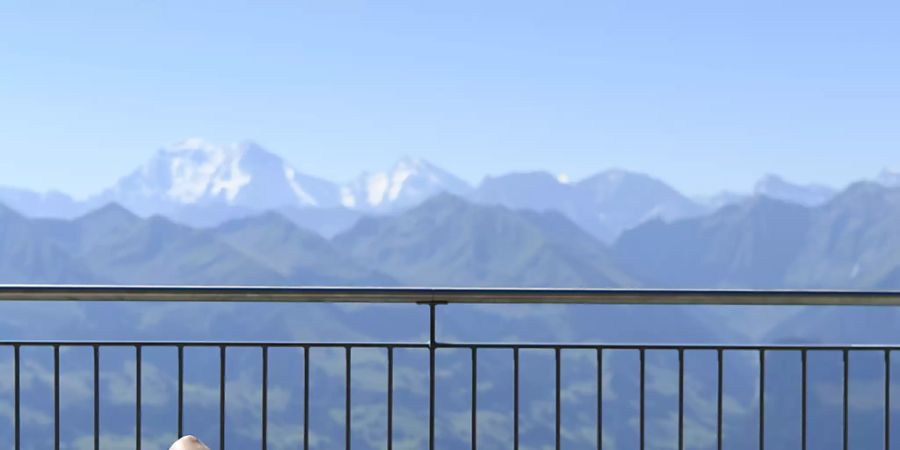 Sonnenbad auf dem Stockhorn im Berner Simmental. In Boltigen im Obersimmental wurden am Berchtoldstag 2022 über 16 Grad gemessen - keine typische Januartemperatur. (Archivbild vom August 2020)